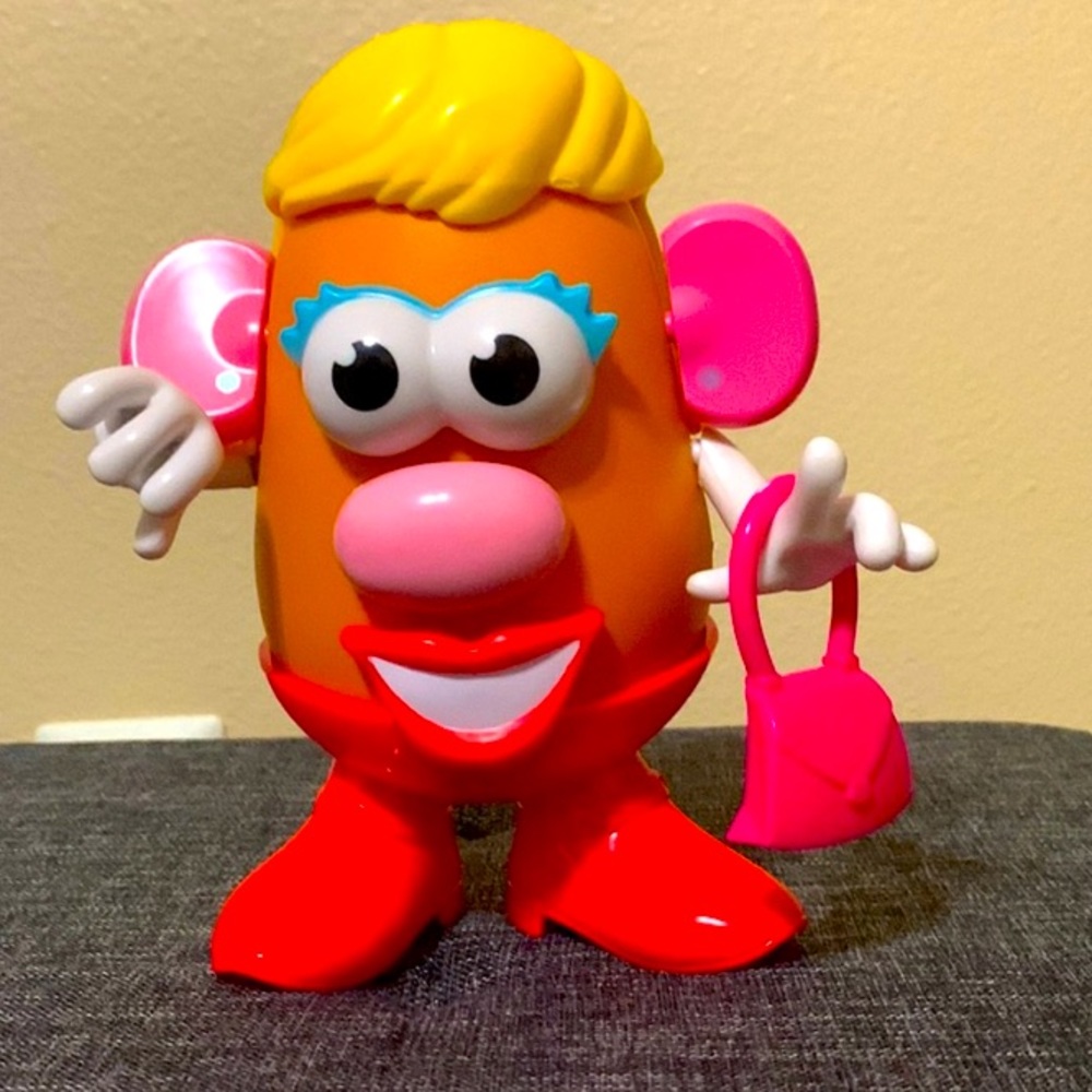 Mrs. Potato Head 7’ & accessories